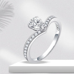 Pear-cut lab-grown diamond ring with pavé V band in 18K gold — Verse&Hue Jewelry