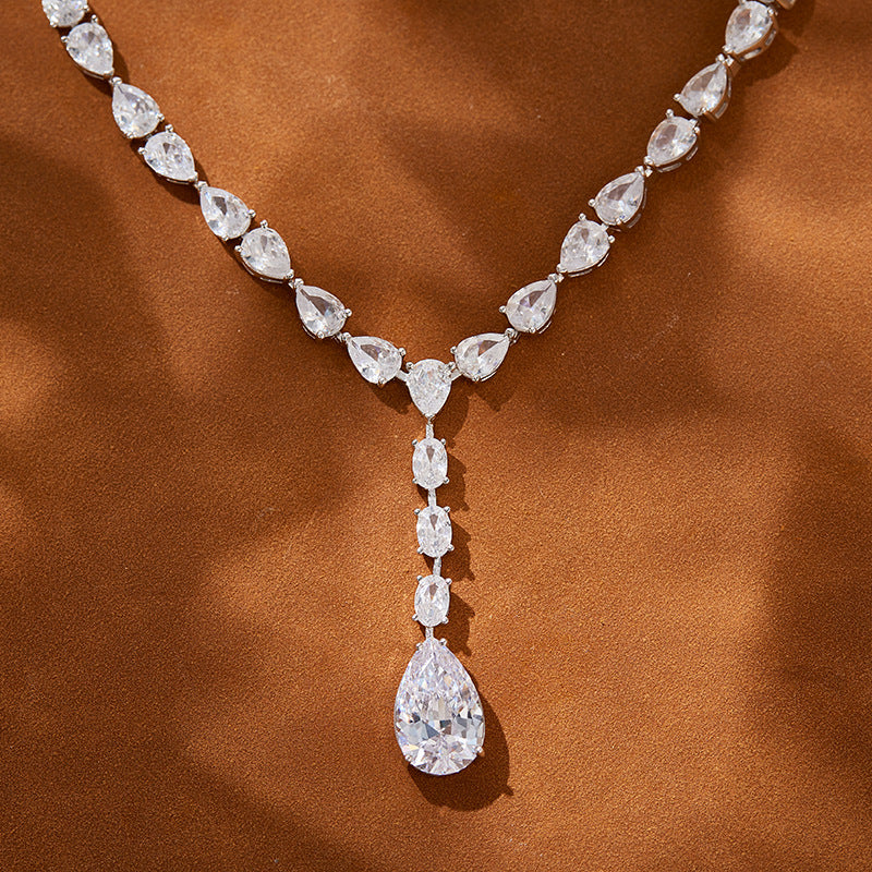 Light luxury pear cut moissanite necklace, daily and evening wear