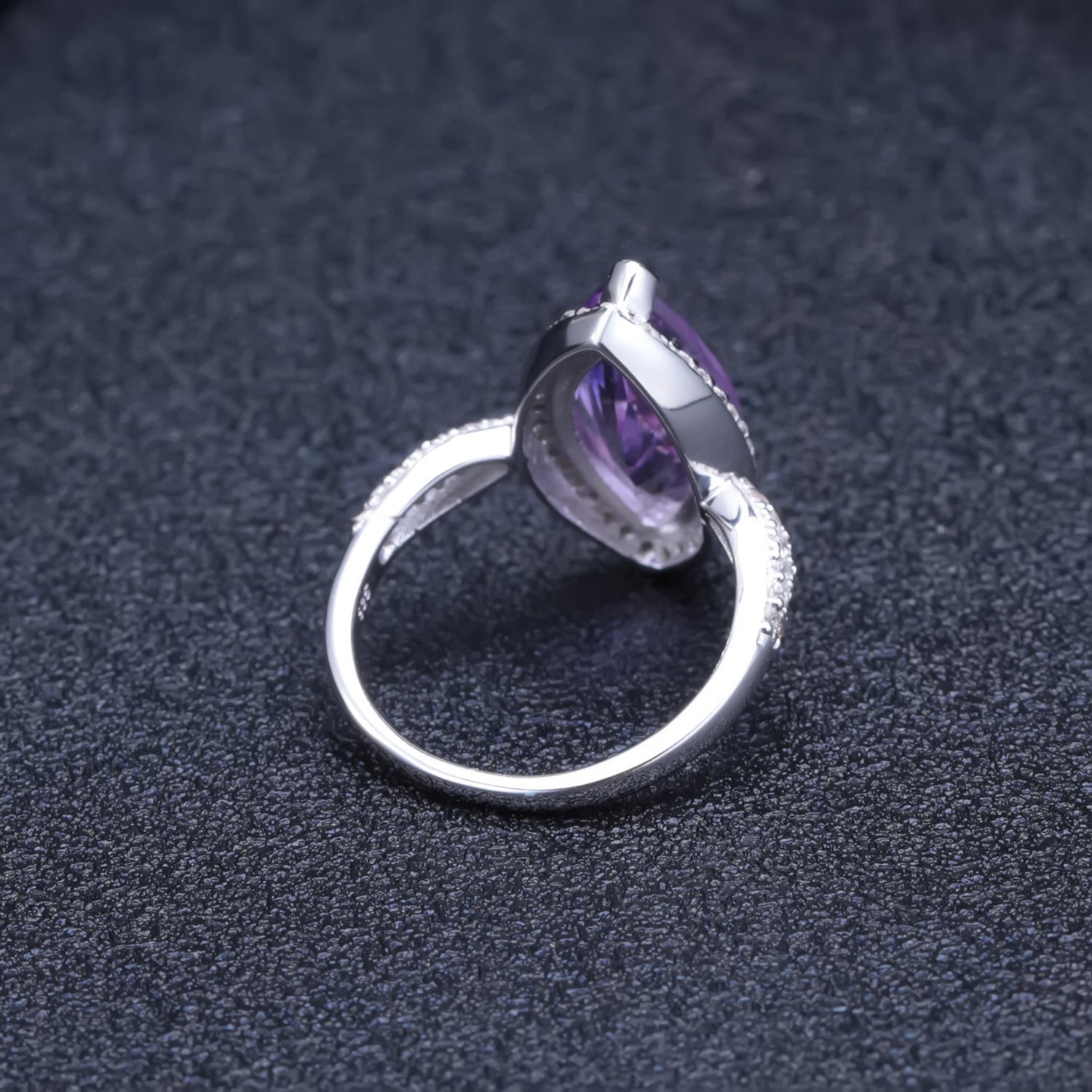 Side view of prong basket and rhodium-plated 925 band — Verse & Hue Jewelry