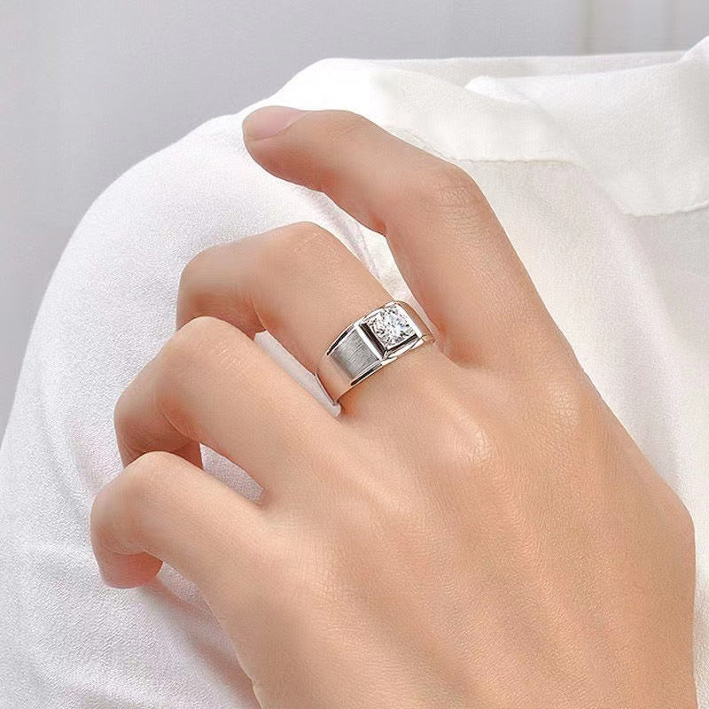 Platinum men’s ring with 1ct round moissanite stone